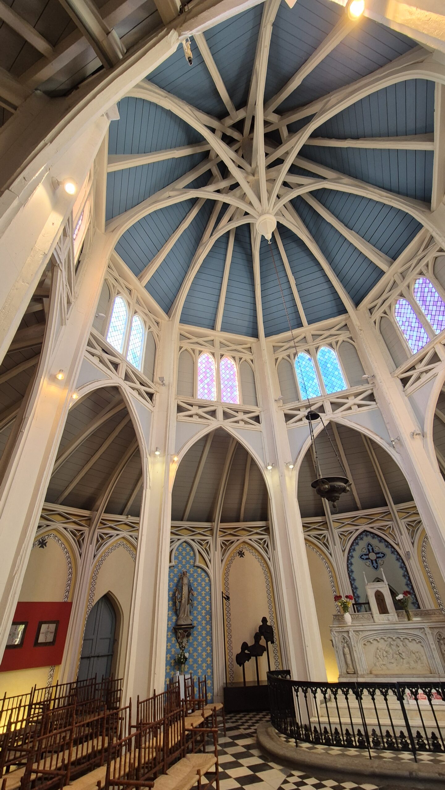 Chapelle pointue - intérieur
